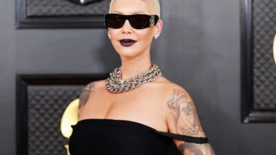 Amber Rose gets in the MYX with two MYX Fusions staffers at Stage 48