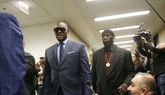 r kelly arrives to court (03-06-19a)