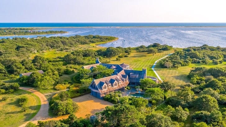 BARACK & MICHELLE OBAMA Closed on $11.75 Mil Estate
