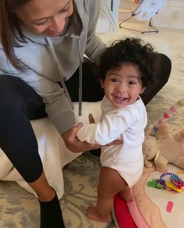 Capri Kobe Bryant - 7 months old taking first steps - Instagram