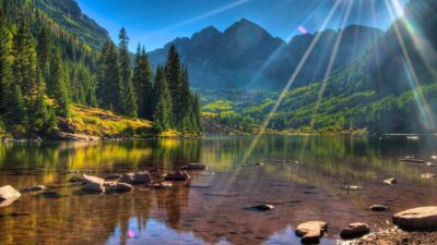 water & mountains lush green hills