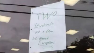7-Eleven sign