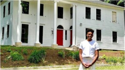Robert Hartwell Buys House Built by Slaves