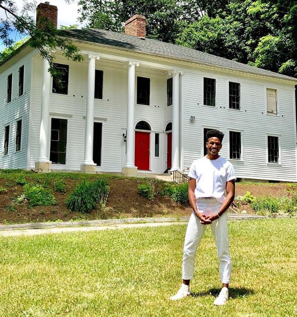Robert Hartwell Buys House Built by Slaves