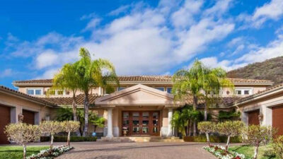T.D. Jakes&rsquo; Daughter ( Sarah Jakes Roberts) Buys Calabasas Mansion