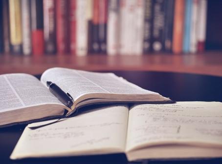 Books (unsplash)