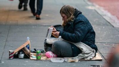 Homeless woman on sidewalk (Getty)
