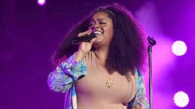 Jill-Scott-w-mic