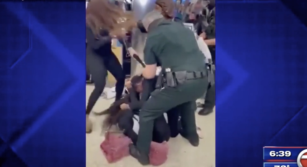 Women brawl at Fort Lauderdale Airport