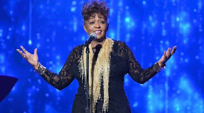 Anita Baker claps back at diva accusations