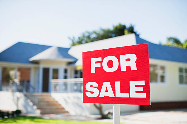 House (home) for Sale (with For Sale sign) iStockphoto-109350668-612x612