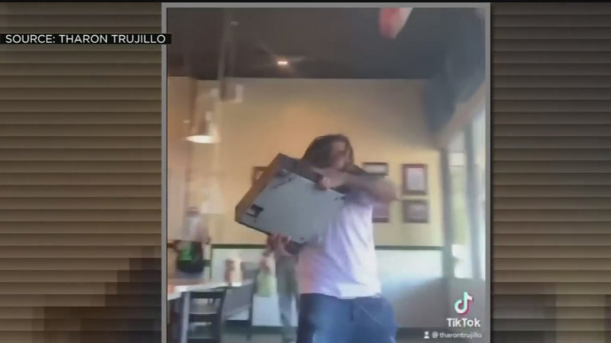 Wingstop Problems Wingstop Customer Throws Cash Register Through Window Over Wrong Order ...