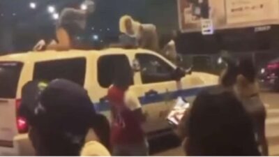 Women twerk atop Chicago police car
