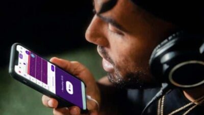 Man recording voice on Smartphone