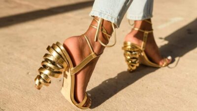 Woman walking in heels - feat_6b9bc297-a239-471c-9d48-4aab8fd3c005