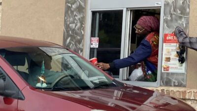 Snoop Dogg works Raising Cane's drive-thru in Ark.
