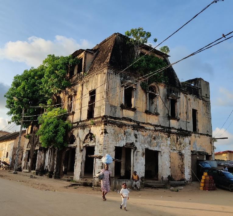 One of the many colonial buildings in Grand-Bassam (Photo: TAYO Fatunla)