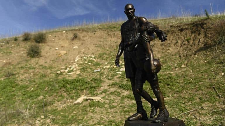 A bronze sculpture by artist Dan Medina, depicting Kobe 