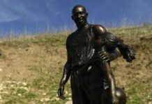 Kobe and Gianna Bryant statue - gettyimages