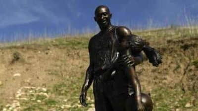 Kobe and Gianna Bryant statue - gettyimages