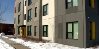 Cabrini Green - New Housing that replaced gang-crime infested projects - screenshot