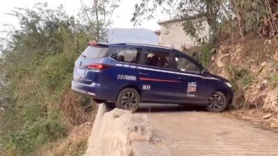 Dare Devil Driver - Car on Cliff's Edge / screenshot
