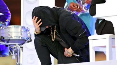 Eminem kneels at Super Bowl (Getty)