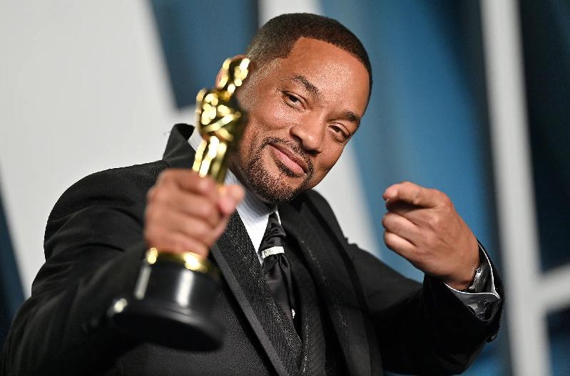 Will Smith poses with Oscar (Getty)