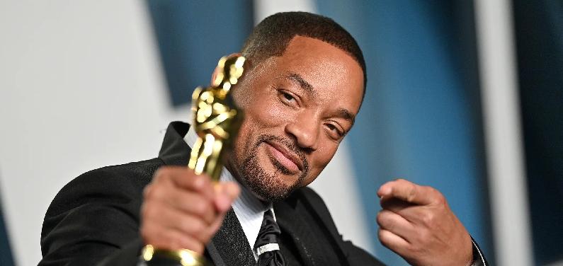 Will Smith poses with Oscar (Getty)
