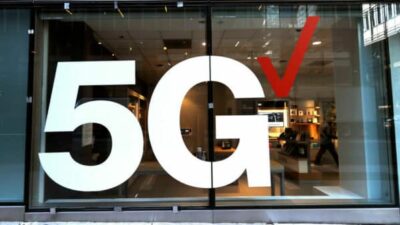 NEW YORK, UNITED STATES - 2020/10/15: Verizon store front displays the 5G network near Grand Central Terminal. (Photo by John Lamparski/SOPA Images/LightRocket via Getty Images)