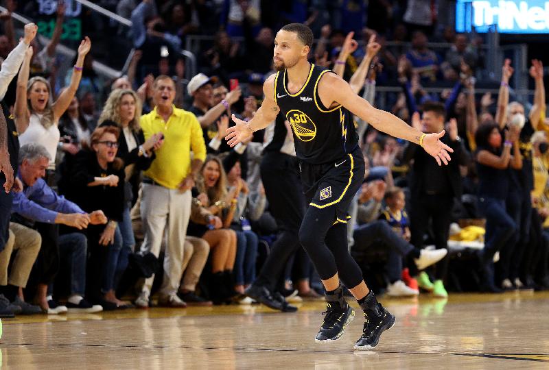 Steph Curry (Ezra Shaw-Getty Images)