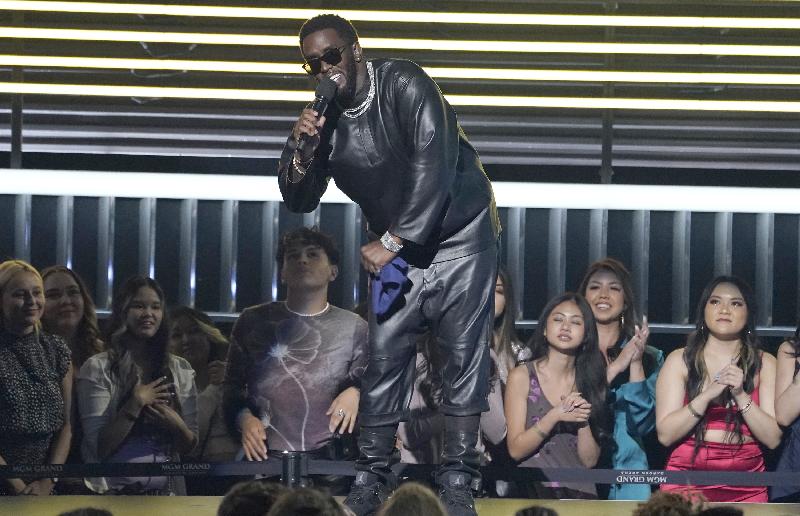 Diddy Hosting 2022 Billboard Music Awards (Chris Pizzello-Invision-AP) 