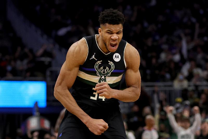 Giannis Antetokounmpo (Stacy Revere-Getty Images)