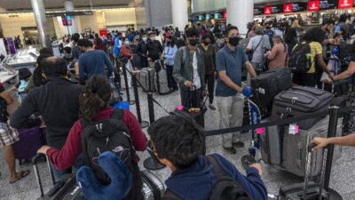 Airport crowded (David Paul Morris-Bloomberg-Getty Images)