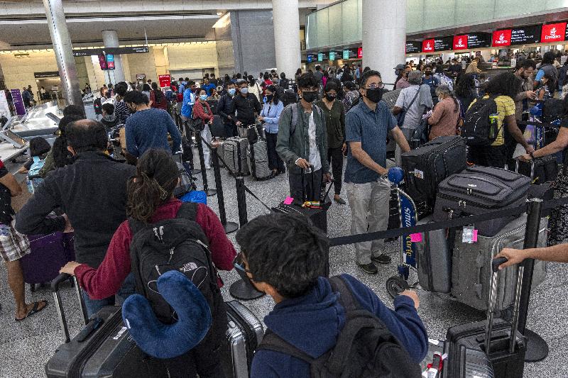 Airport crowded (David Paul Morris-Bloomberg-Getty Images)