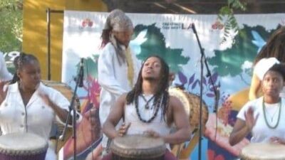 Nikki Campbell & Puentes de Ponder