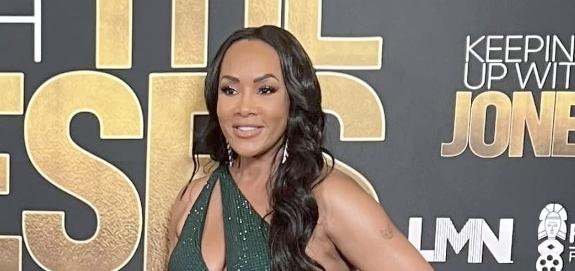 Vivica A Fox (Keeping Up with the Joneses) - red carpet