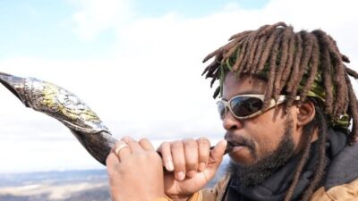 Rapper ZeeZeewatch Thumpin.