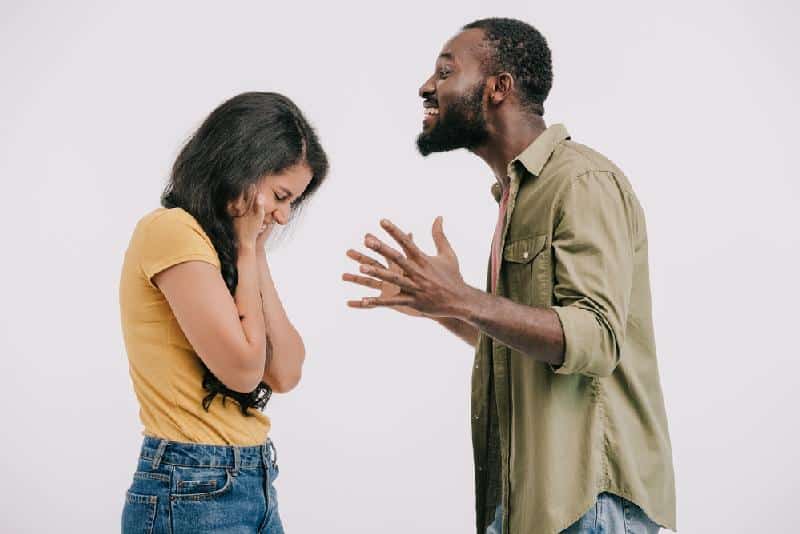 Black couple arguing - Depositphotos