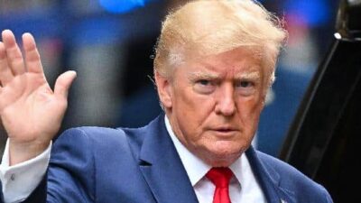 Donald Trump-wave (James Devaney-GC Images-Getty Images)