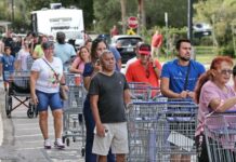 Hurricane Ian - Shoppers (Gregg Newton-AFP-Getty Images)
