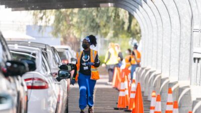 Cars line up in LA for COVID related services. Photo by Maxim Elransisy&nbsp;