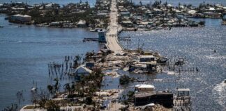 Hurricane - Ft Meyers (Ricardo Arduengo-AFP-Getty Images)