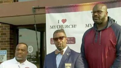Henry County Officials with Shaq - (WANF)