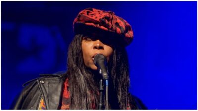 Erykah Badu singing