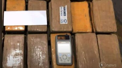 Cocaine bust in South Pacific - screenshot