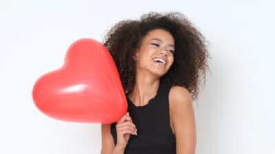 Valentines Day - pretty black girl - Depositphotos