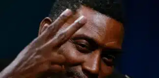 Big Daddy Kane throws the peace sign