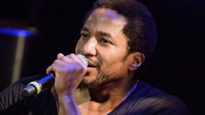 Q-Tip speaks into the mic