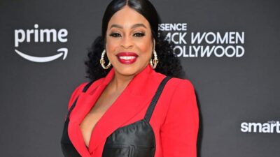 Niecy Nash dances with daughter